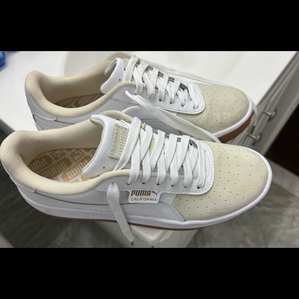 Ladies PUMA sneakers